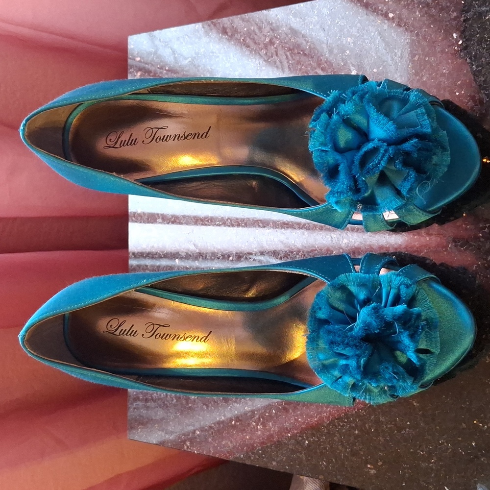 Lulu Townsend Turquoise Flower Heels - Picture 3 of 8